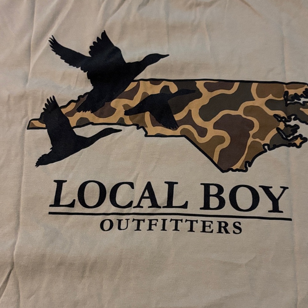 Men’s Local Boy Outfitters White and Tan Men's T-Shirts. Size Medium - Picture 7 of 7